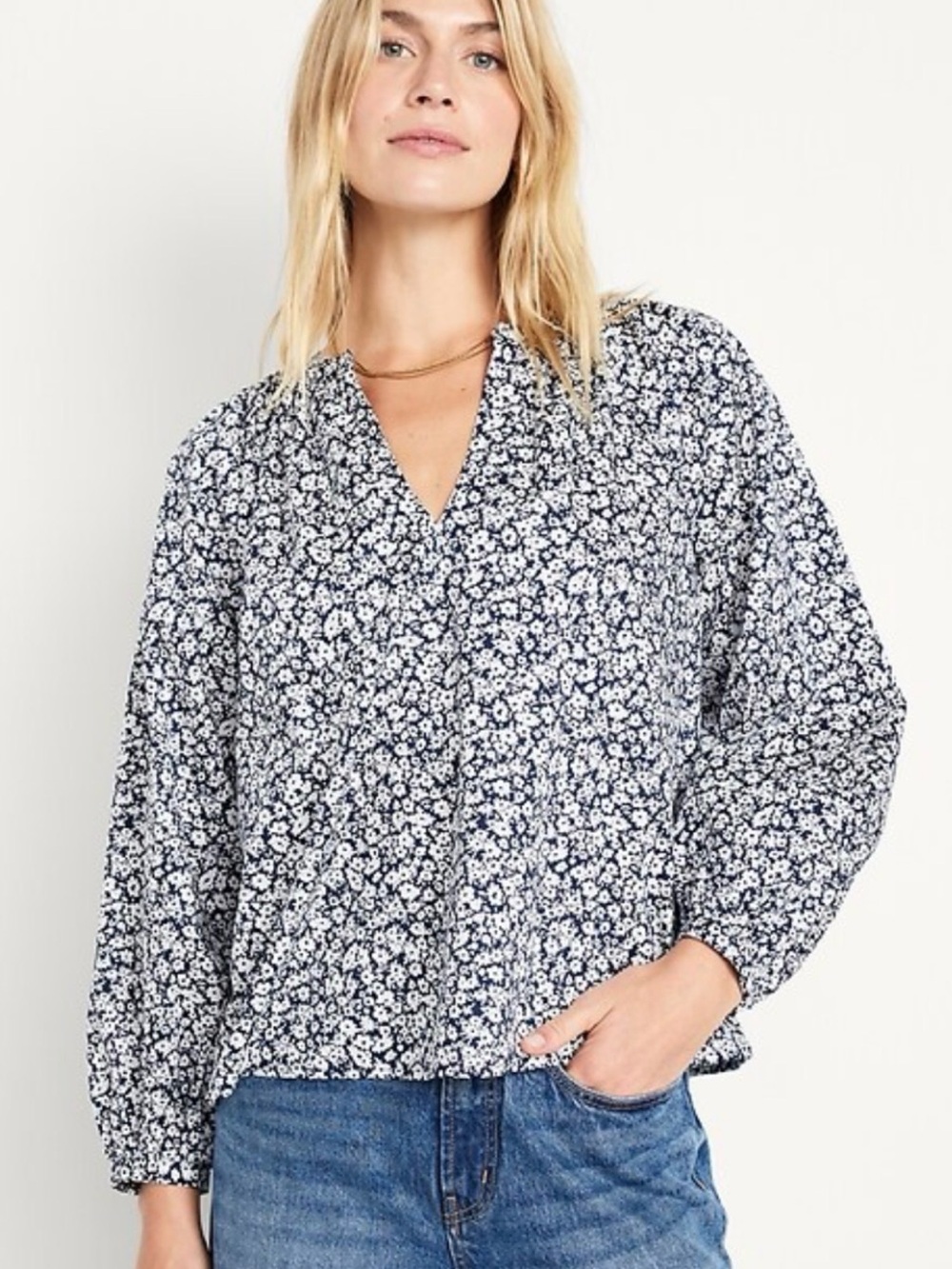 Old Navy - Women's Navy and White Floral V-Neck Blouse 100% Cotton